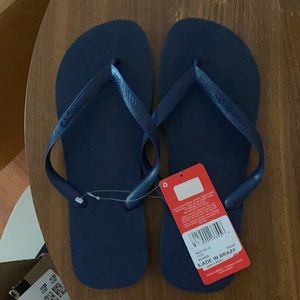 NWT Men’s Navy Havaianas 11/12